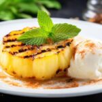 piña asada servida con helado hecha en asador