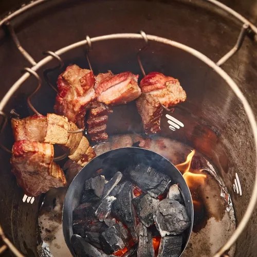 Asador Con Ahumador y Lleno de Carne